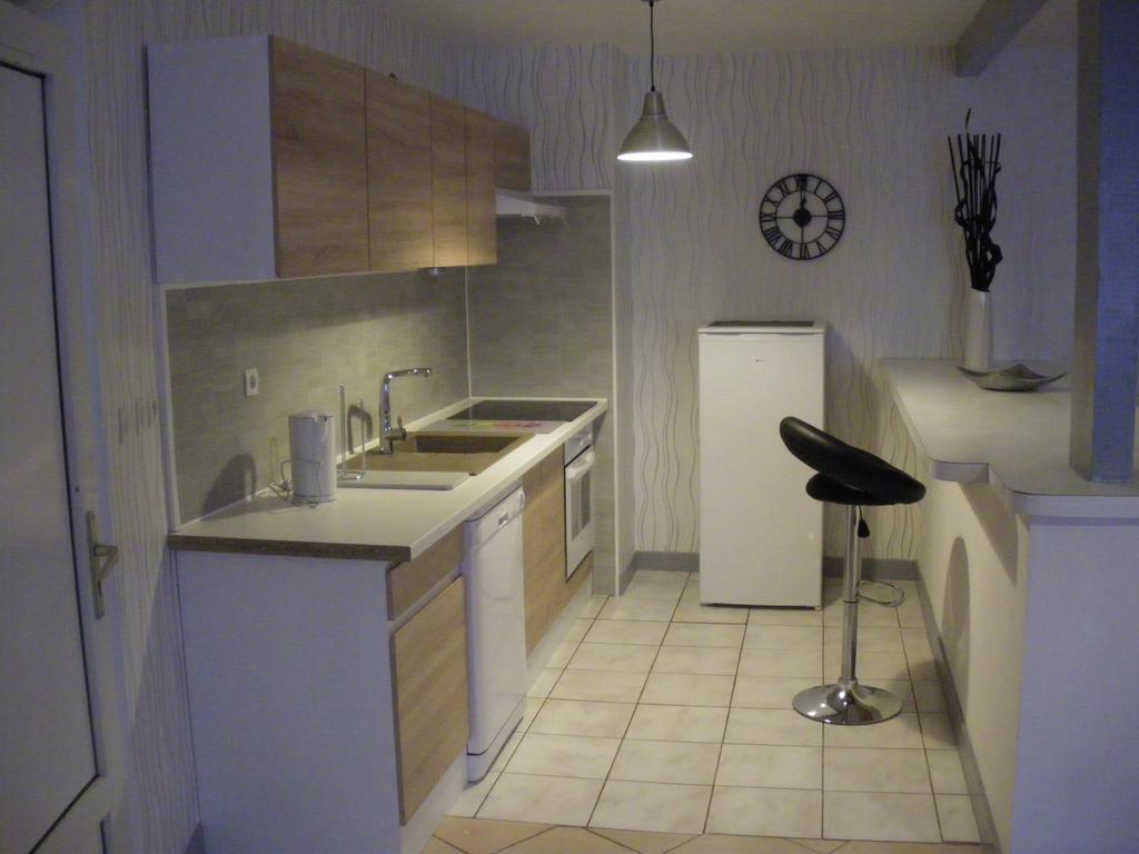 Appartement Au Pied De La Roche Extérieur photo