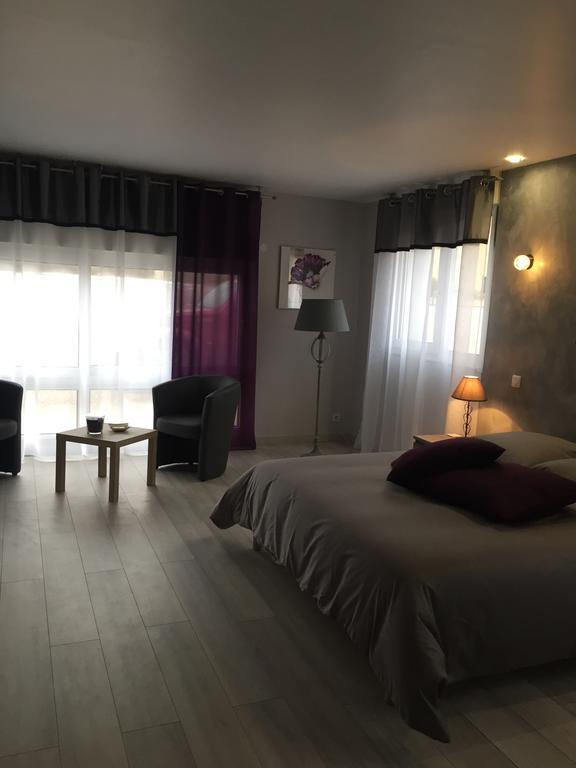 Appartement Au Pied De La Roche Extérieur photo