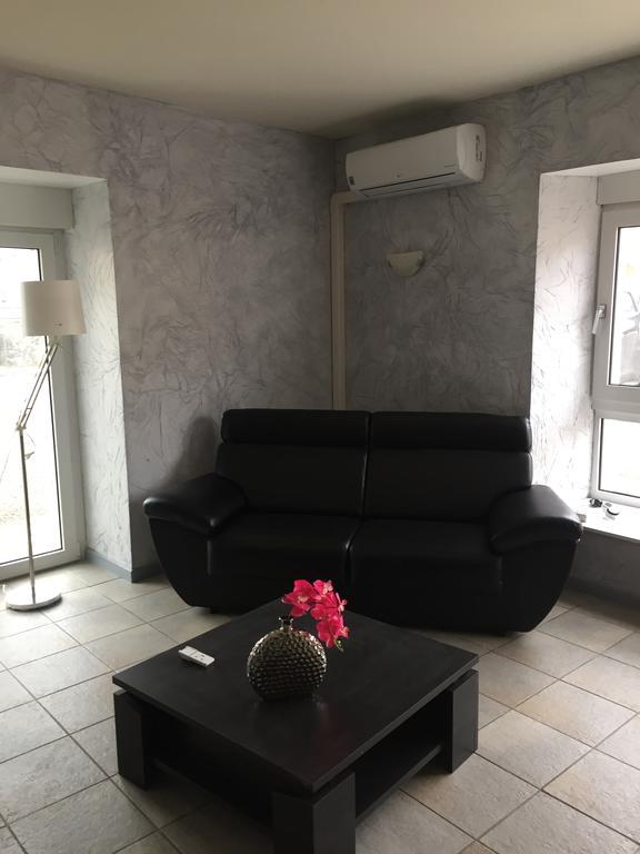 Appartement Au Pied De La Roche Extérieur photo
