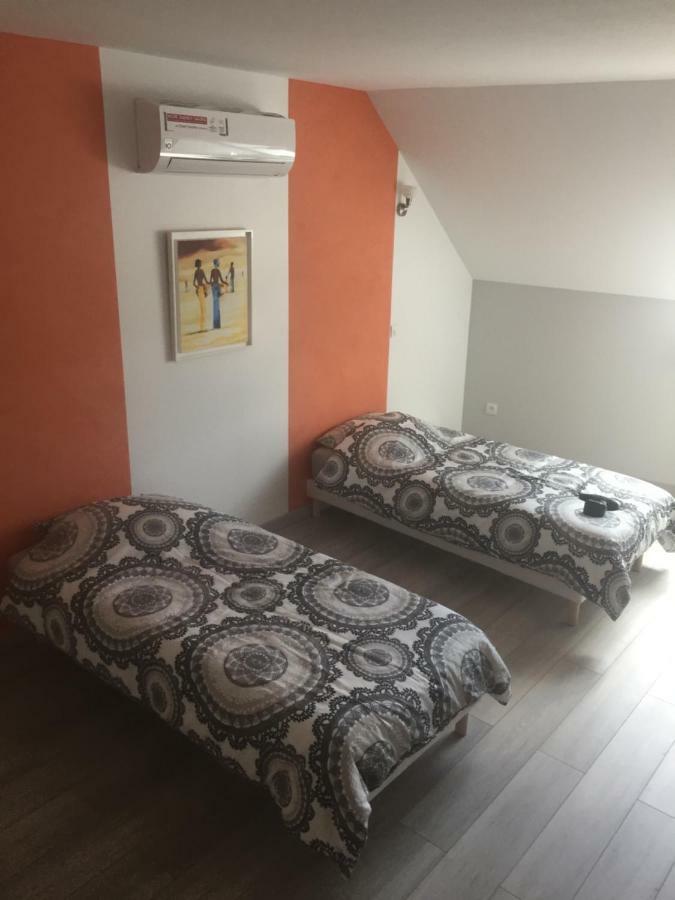 Appartement Au Pied De La Roche Extérieur photo