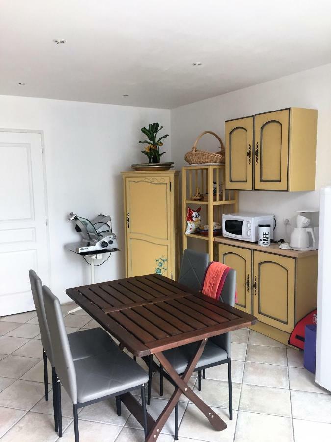 Appartement Au Pied De La Roche Extérieur photo